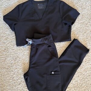 Figs Women's Black Scrub Set